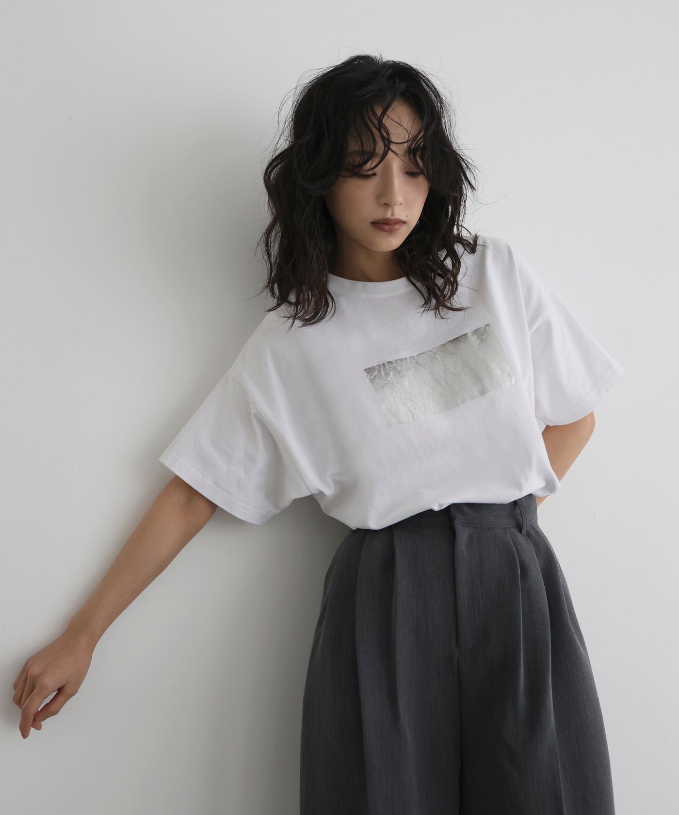 シルバーヴィンテージ箔プリントTシャツ – hellam