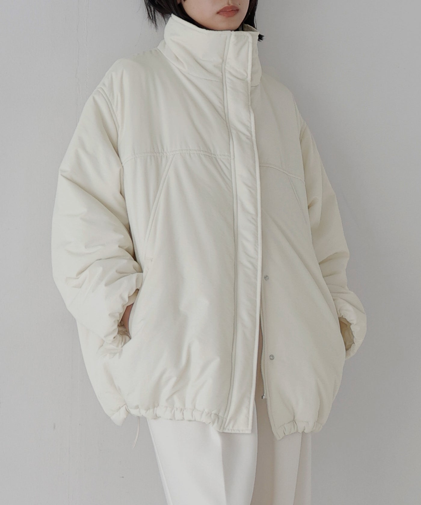 新品未使用　ヘラム　中綿スタンドミドルダウン 3025-IV01_1400x.jpg?v=1734921058