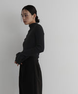 フィンガーホールタートルネックリブニット
