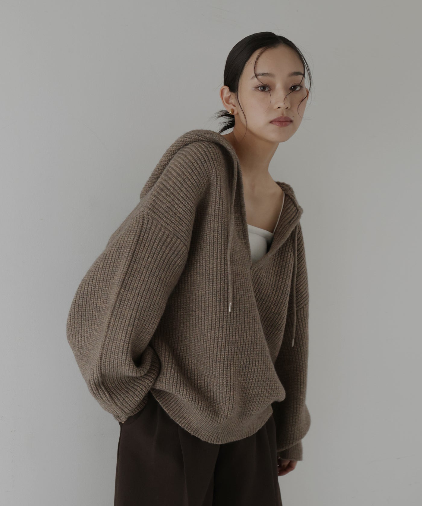 フード付きニット F1291GBE01_1400x.jpg?v=1761896052