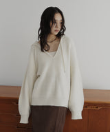 フード付きニットプルオーバー