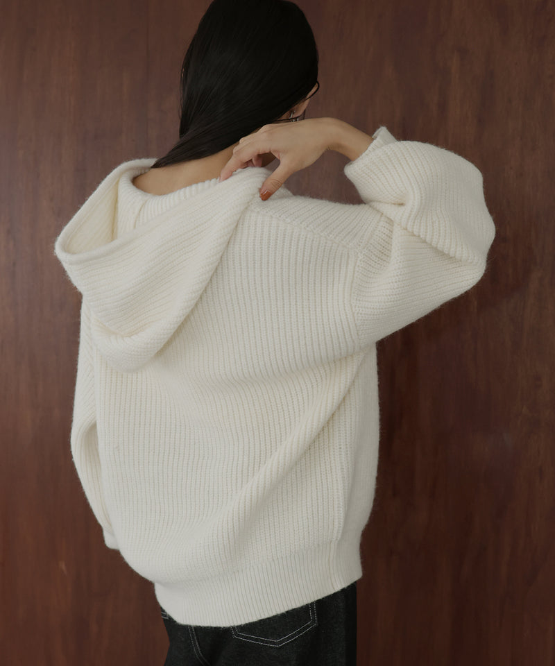 フード付きニットプルオーバー