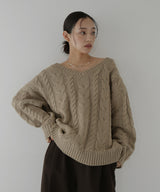 ケーブルVネックニットプルオーバー