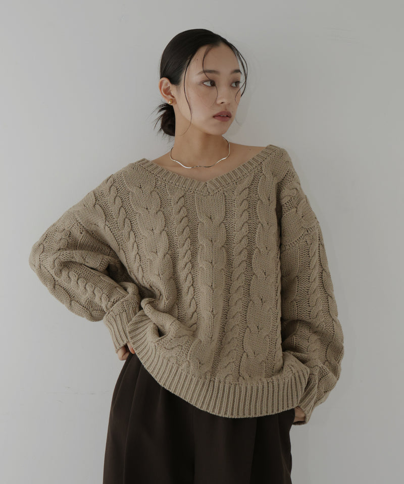 ケーブルVネックニットプルオーバー