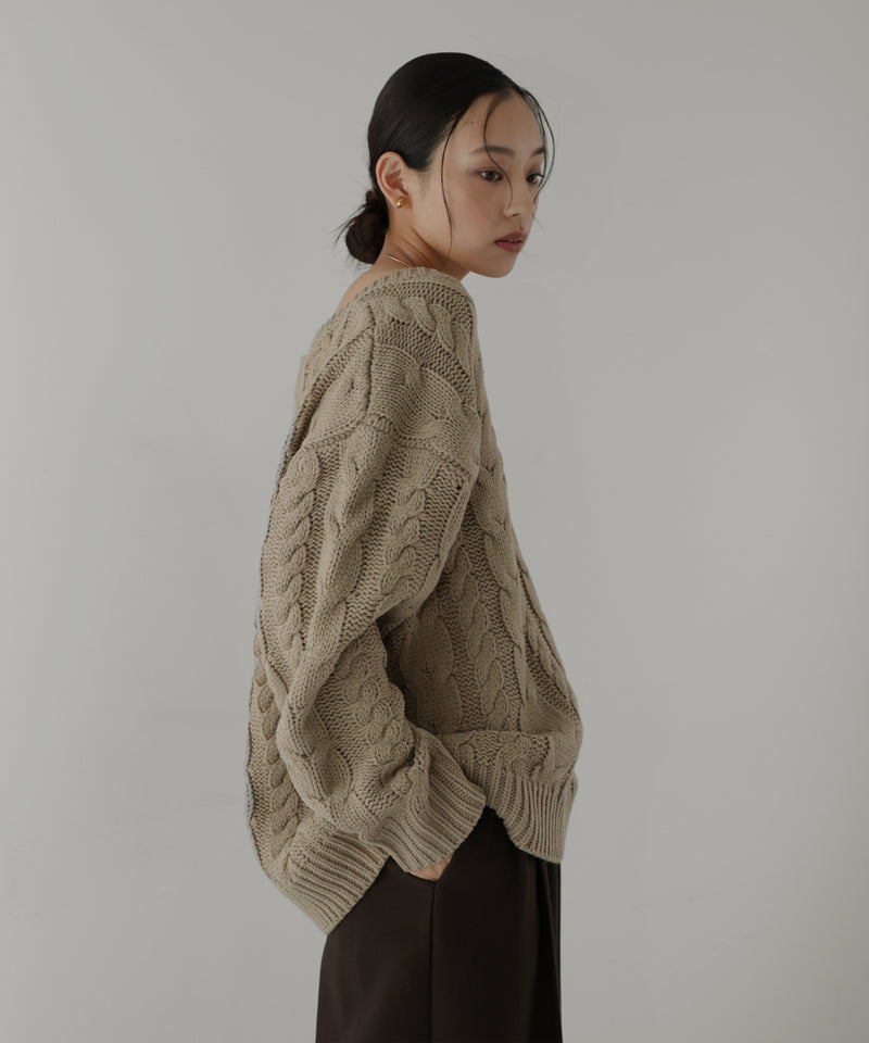 ケーブルVネックニットプルオーバー
