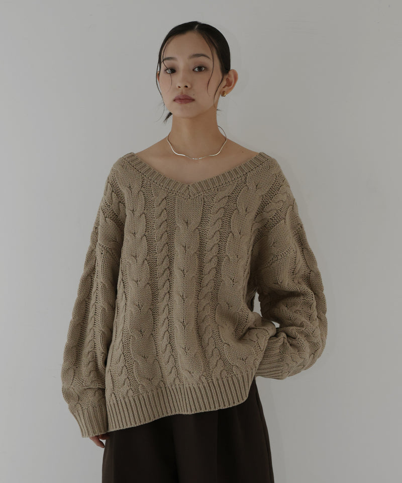 ケーブルVネックニットプルオーバー