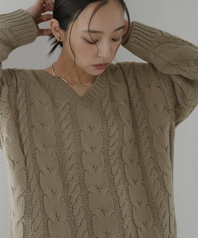 ケーブルVネックニットプルオーバー
