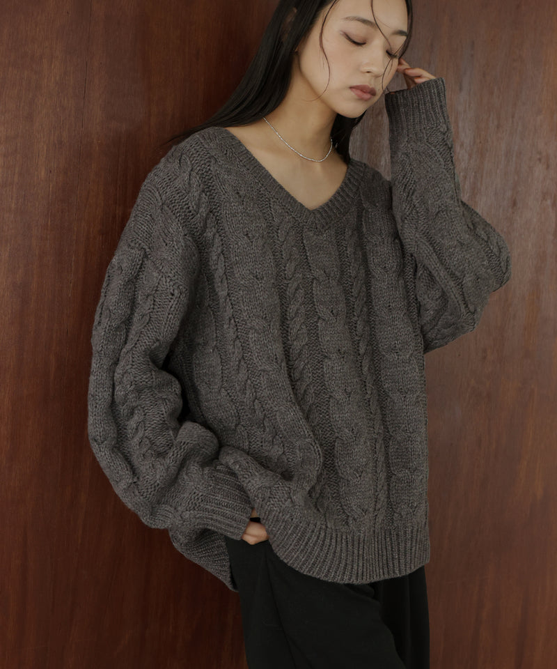 ケーブルVネックニットプルオーバー