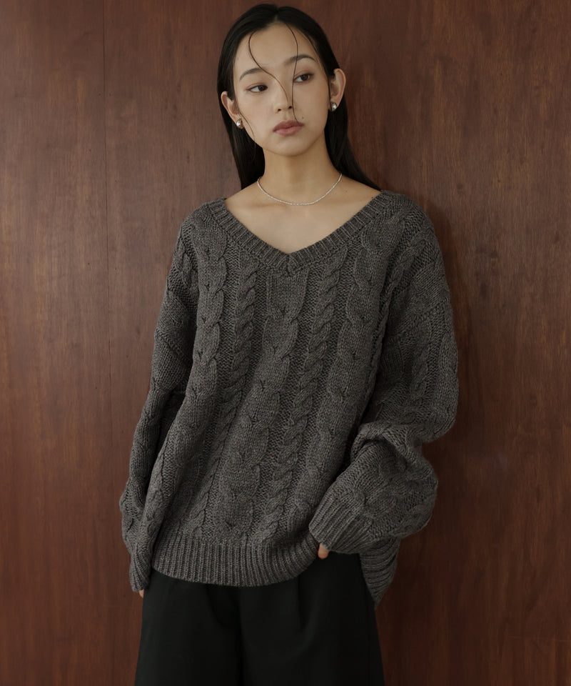 ケーブルVネックニットプルオーバー
