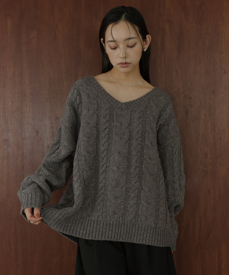 ケーブルVネックニットプルオーバー