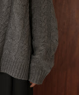 ケーブルVネックニットプルオーバー