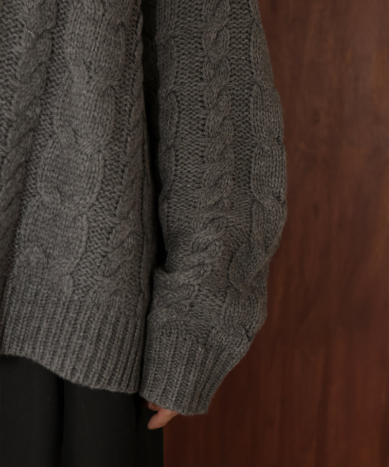 ケーブルVネックニットプルオーバー