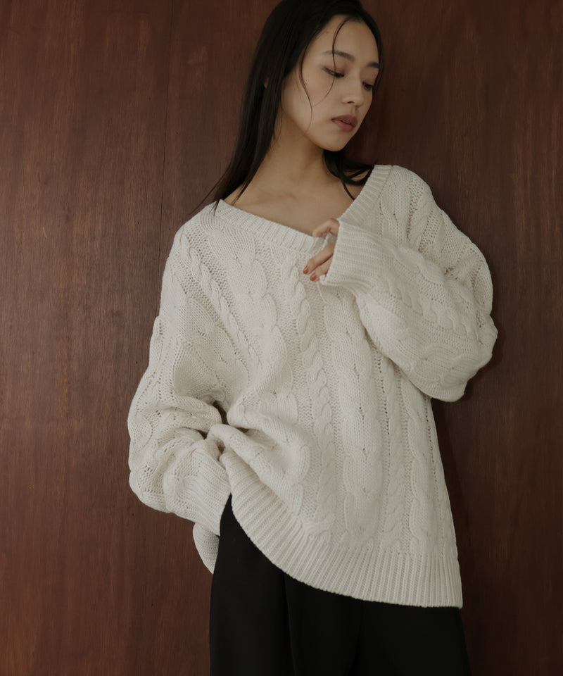 ケーブルVネックニットプルオーバー