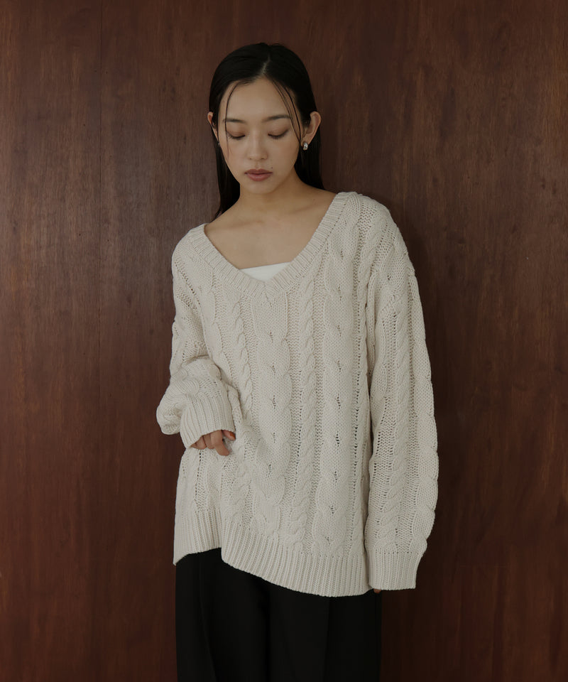 ケーブルVネックニットプルオーバー