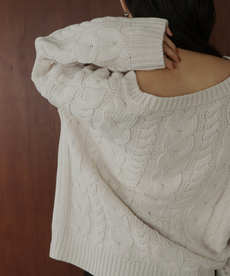 ケーブルVネックニットプルオーバー