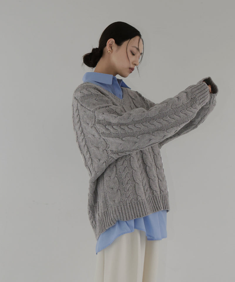 ケーブルVネックニットプルオーバー