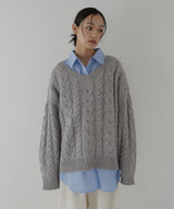 ケーブルVネックニットプルオーバー