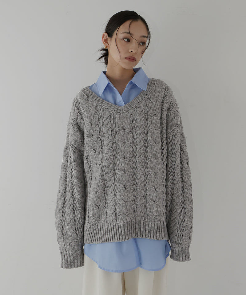 ケーブルVネックニットプルオーバー