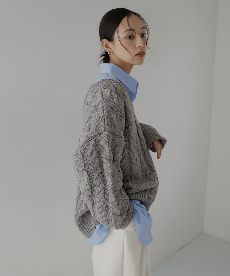 ケーブルVネックニットプルオーバー