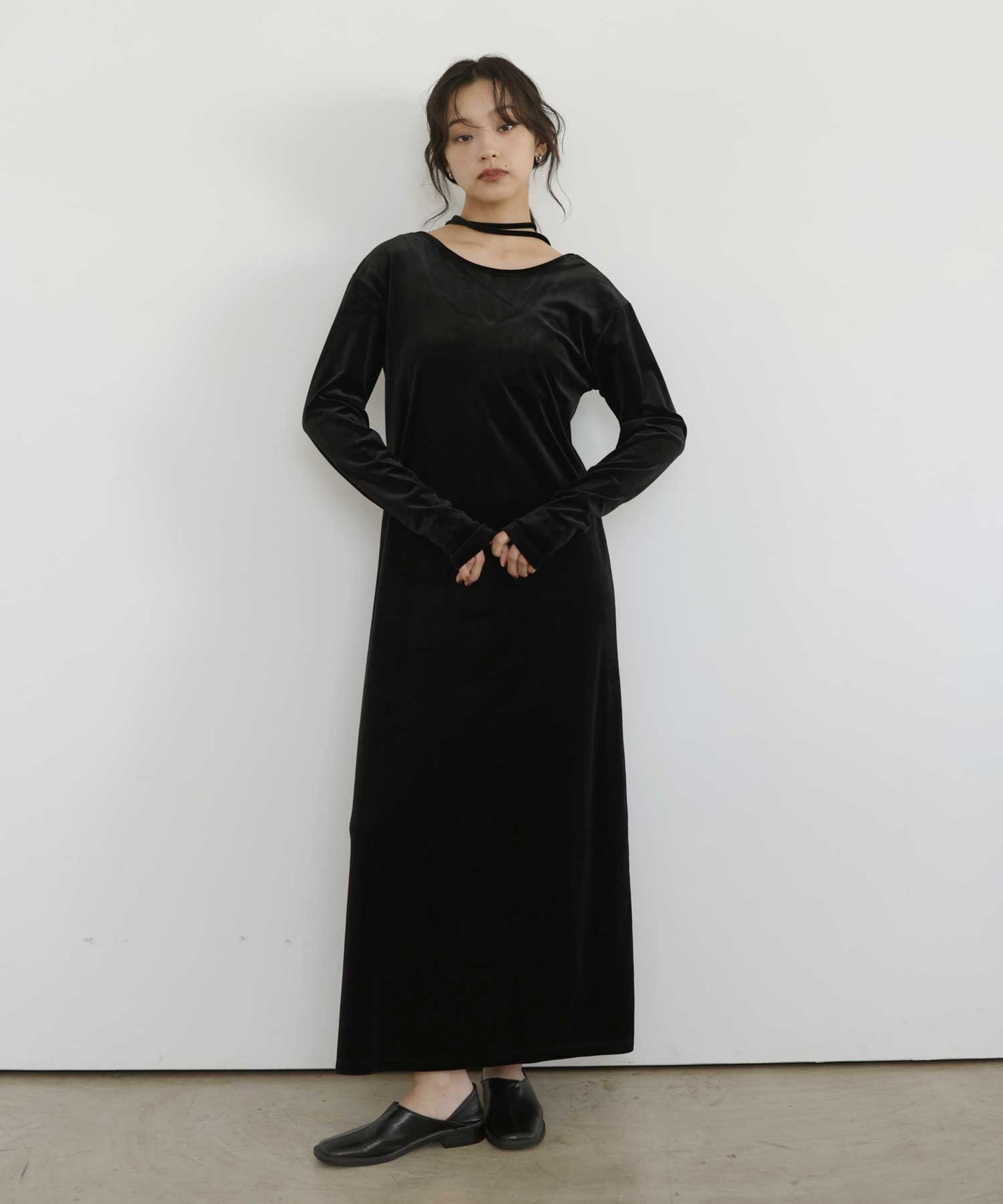 2WAYチョーカー付きベロアロングワンピース – hellam