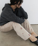 フラワー刺繍ベロアセミフレアパンツ