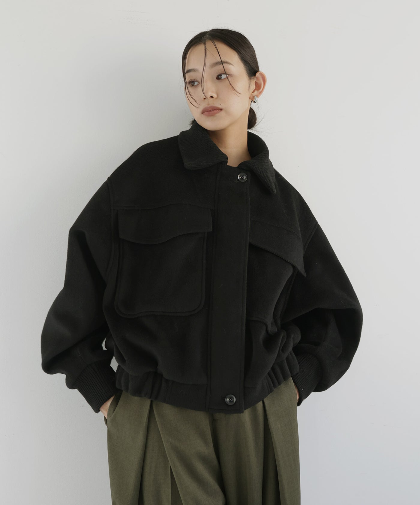 10月中旬お届け】モッサ切り替えリブショートブルゾン – hellam