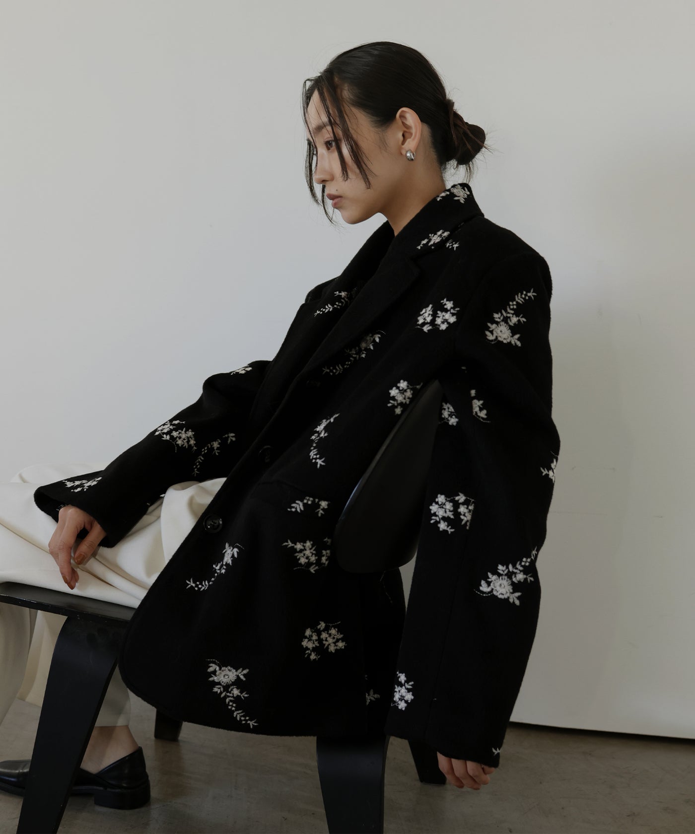 11月中旬入荷】フラワーエンブロイダリーテーラードジャケット – hellam