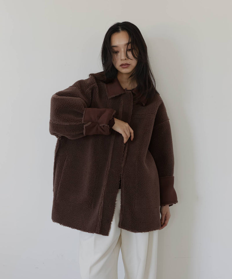 ムートンボアリバーシブルコート