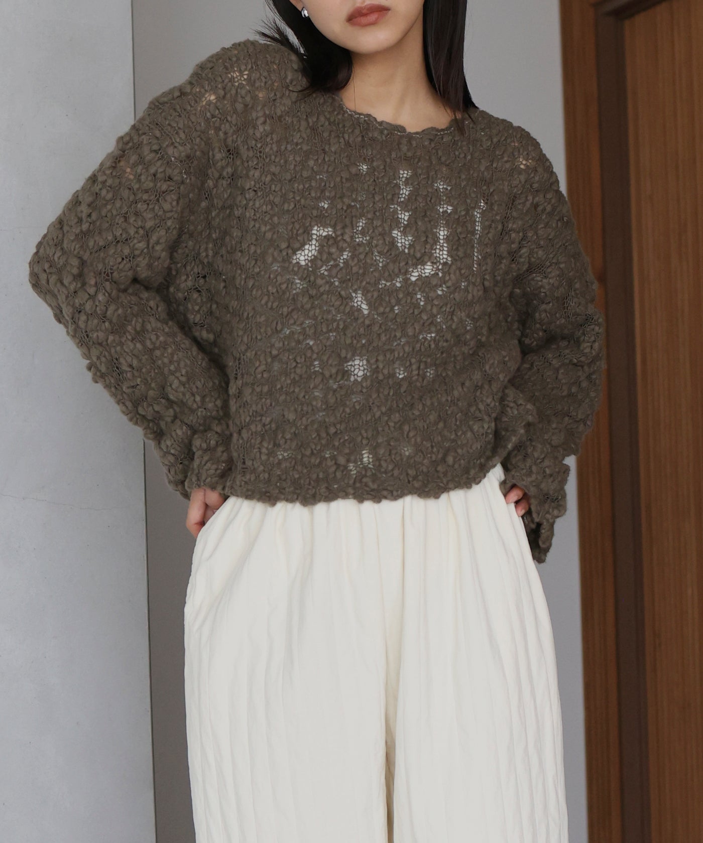 新品未使用　ESMOK balloon tops ベージュ 予約]デザインボタンハイネックニットプルオーバー/ベージュ