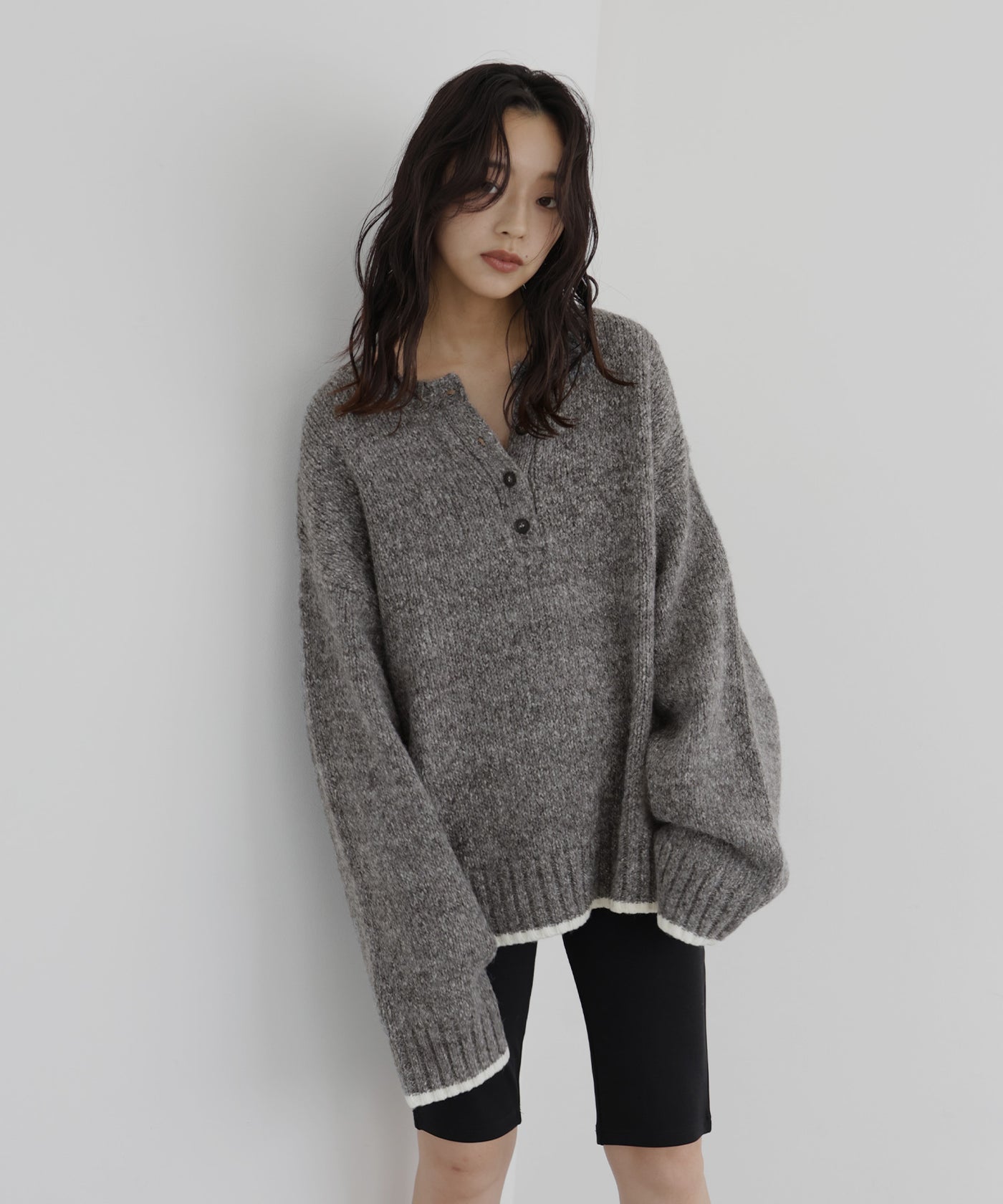 10月下旬お届け】バイカラーヘンリーネックミックスニット – hellam