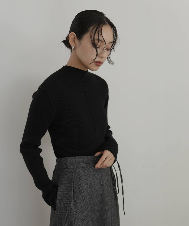 モックネックシェルボタンリブニット