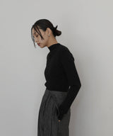 モックネックシェルボタンリブニット