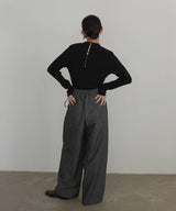 モックネックシェルボタンリブニット