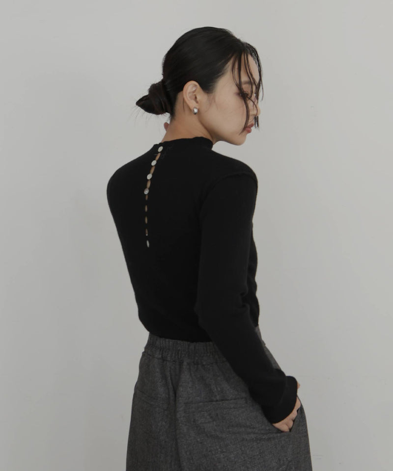 モックネックシェルボタンリブニット