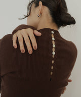 モックネックシェルボタンリブニット