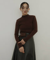 モックネックシェルボタンリブニット