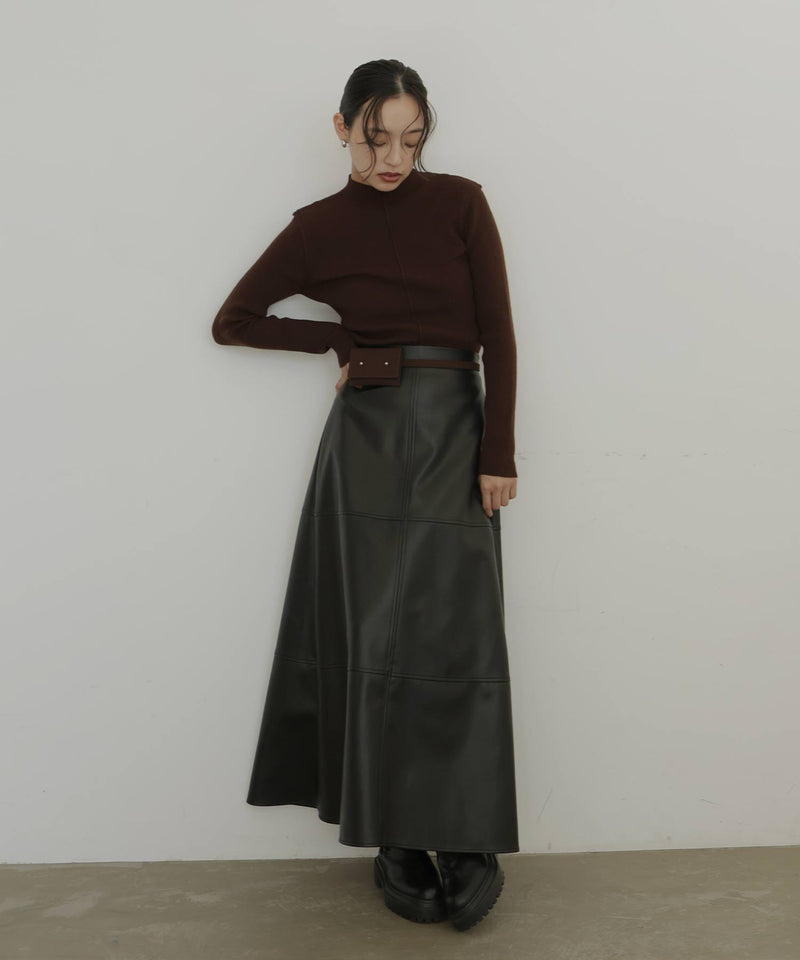 モックネックシェルボタンリブニット