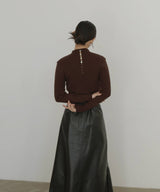 モックネックシェルボタンリブニット