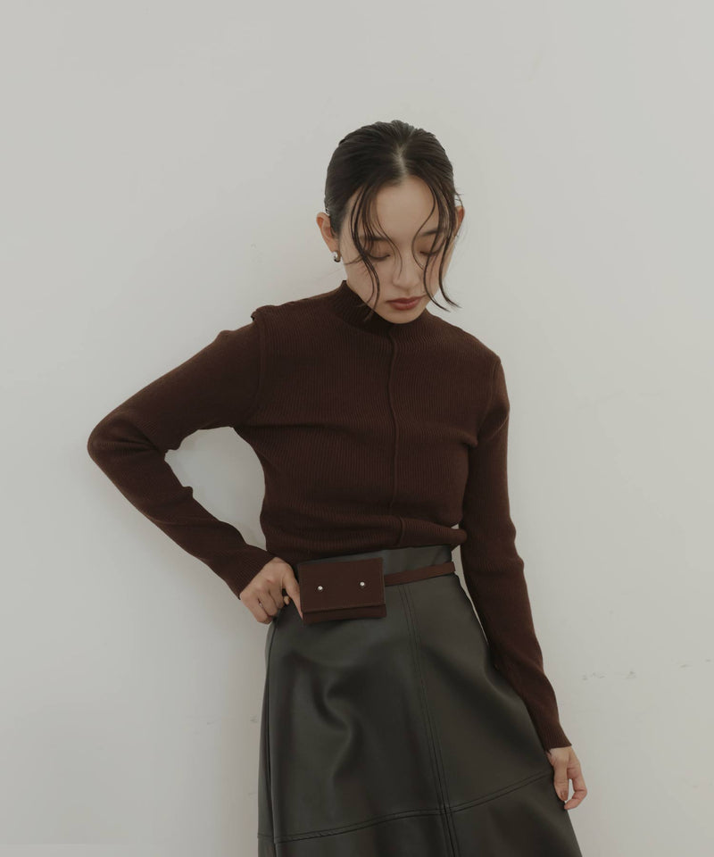 モックネックシェルボタンリブニット