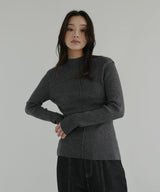 モックネックシェルボタンリブニット