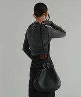 モックネックシェルボタンリブニット