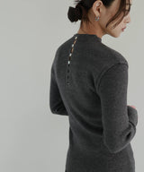 モックネックシェルボタンリブニット