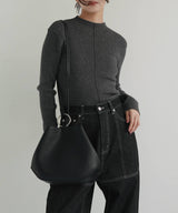 モックネックシェルボタンリブニット