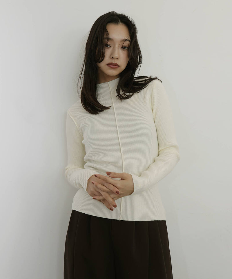 モックネックシェルボタンリブニット