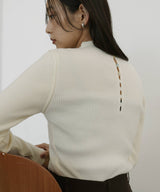 モックネックシェルボタンリブニット