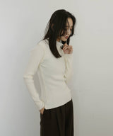 モックネックシェルボタンリブニット