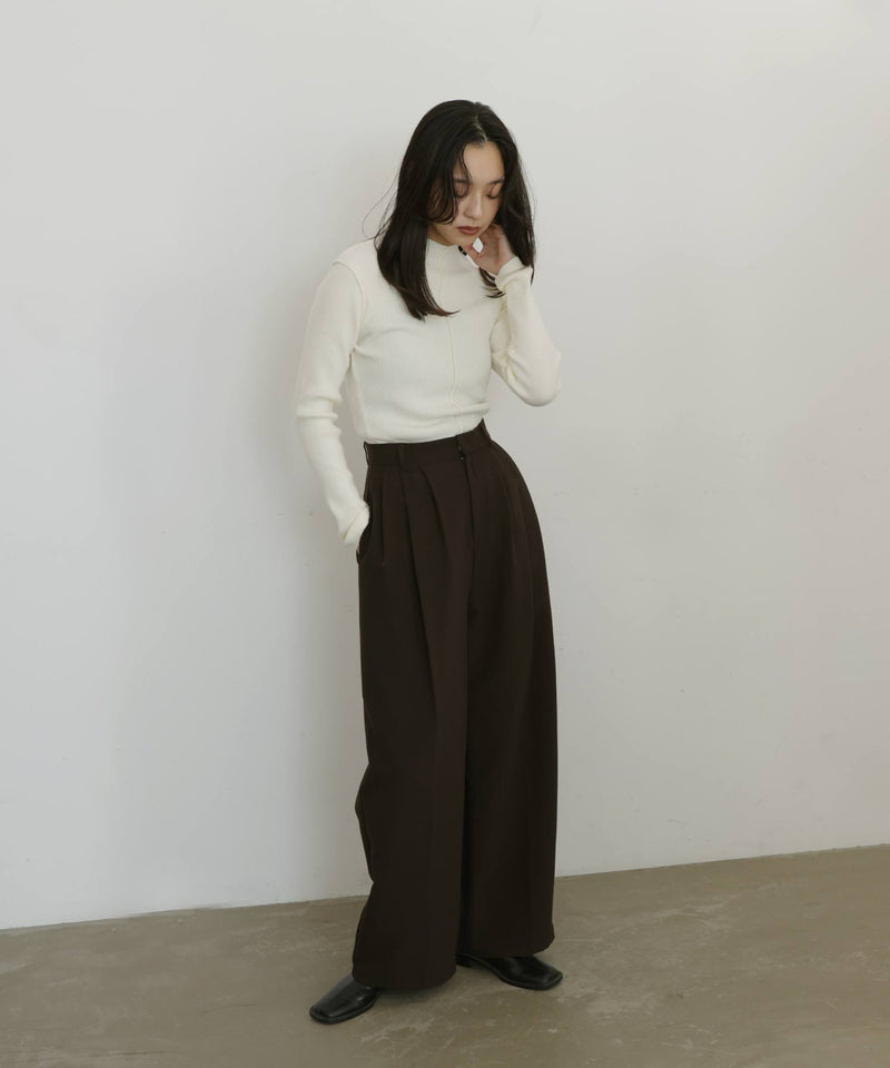 モックネックシェルボタンリブニット