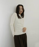 モックネックシェルボタンリブニット