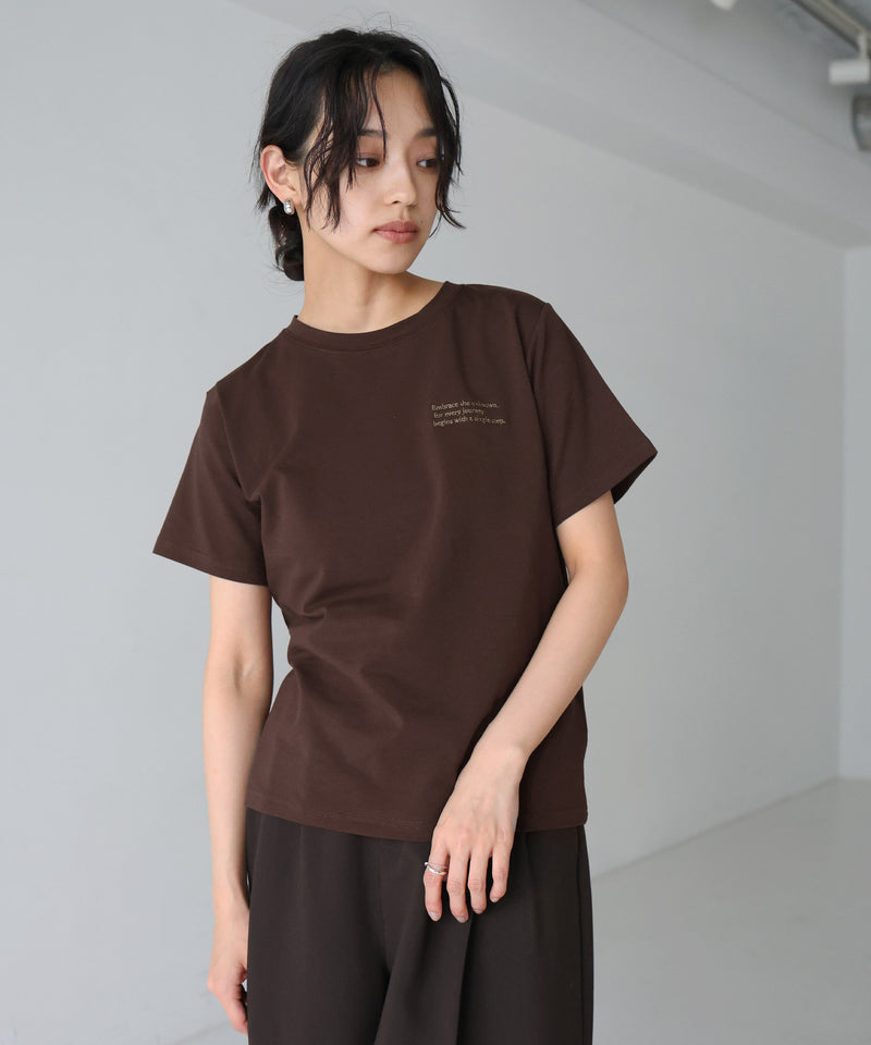 配色刺繍ロゴTシャツ