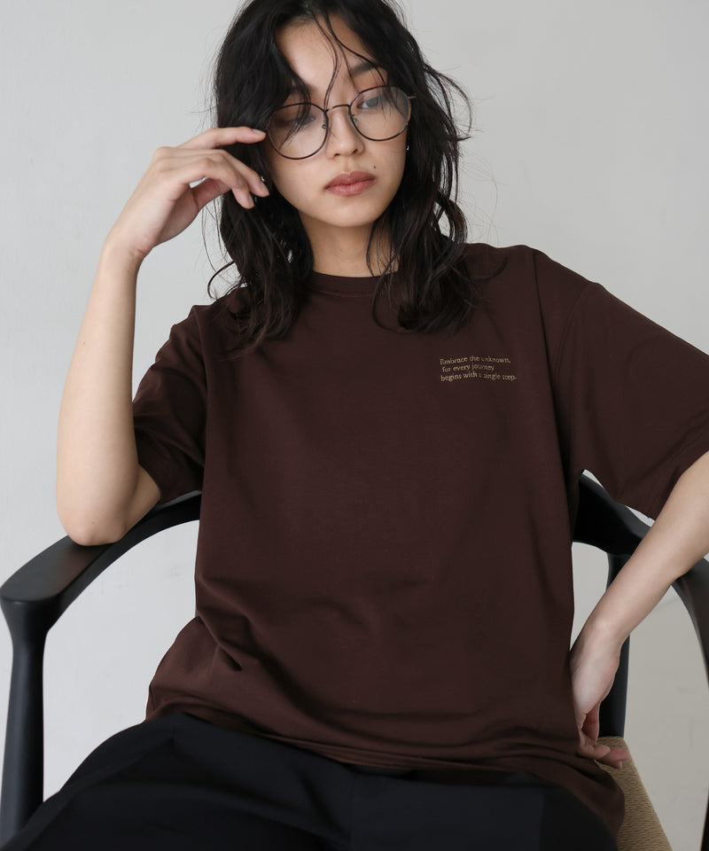 配色刺繍ロゴTシャツ